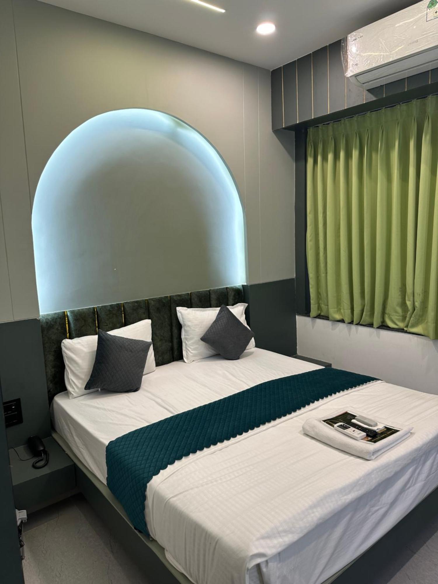 Hotel Victoria Prime 苏拉特 外观 照片