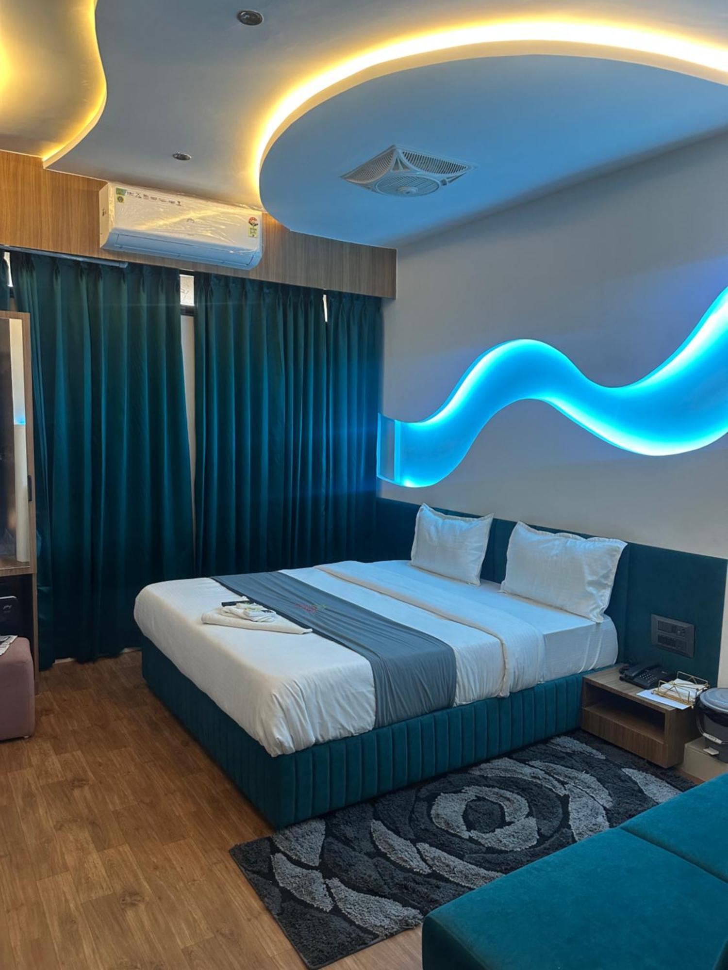 Hotel Victoria Prime 苏拉特 外观 照片