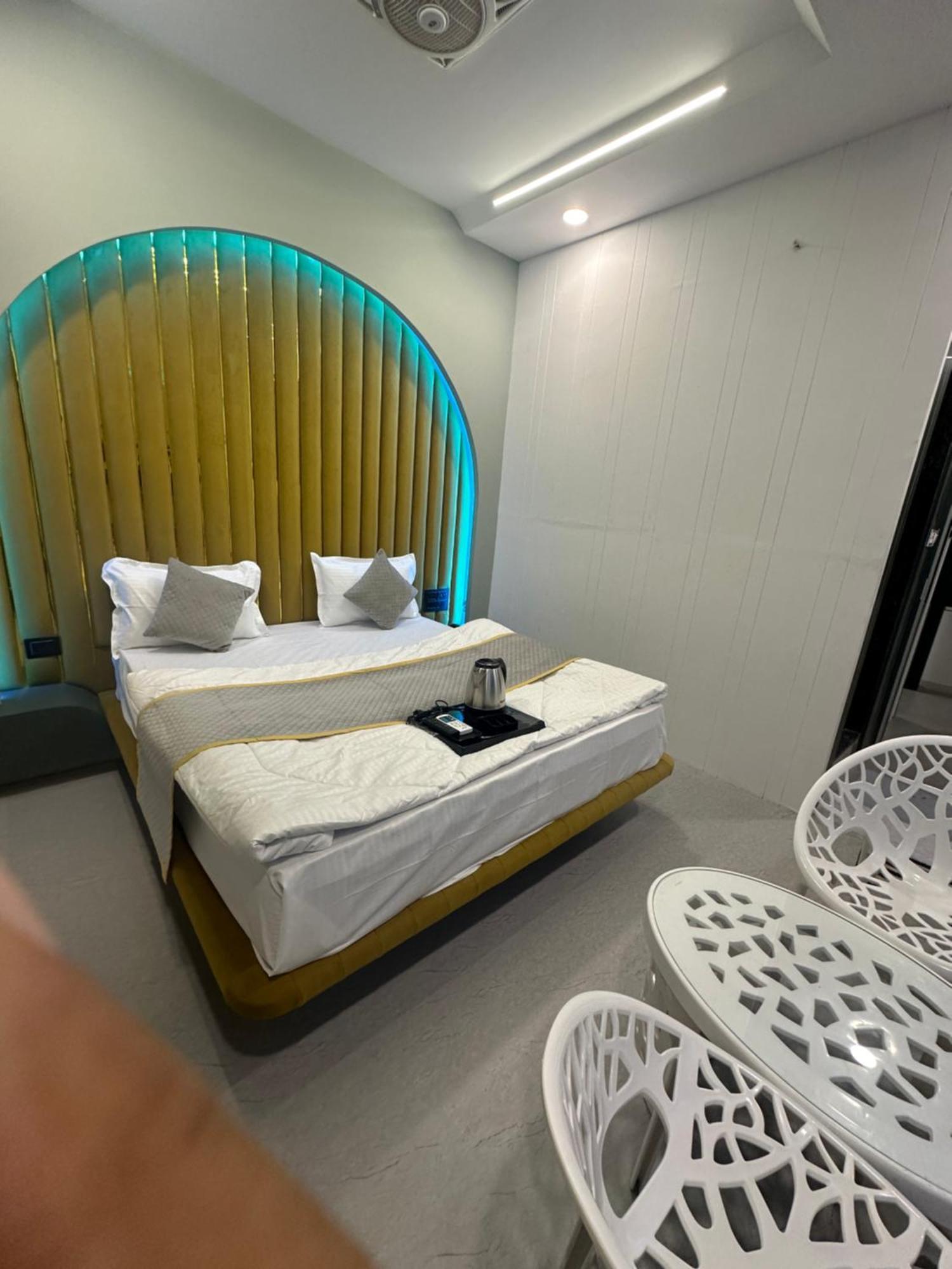 Hotel Victoria Prime 苏拉特 外观 照片