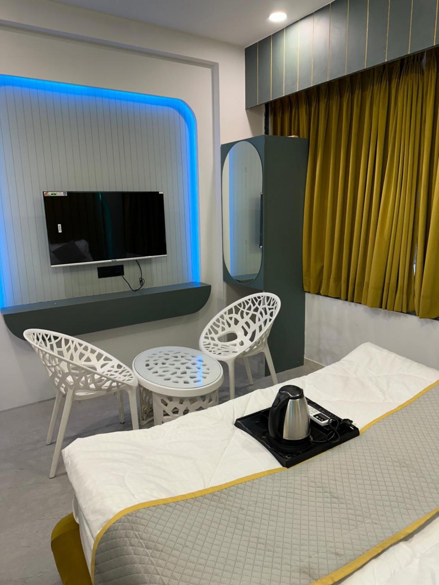 Hotel Victoria Prime 苏拉特 外观 照片
