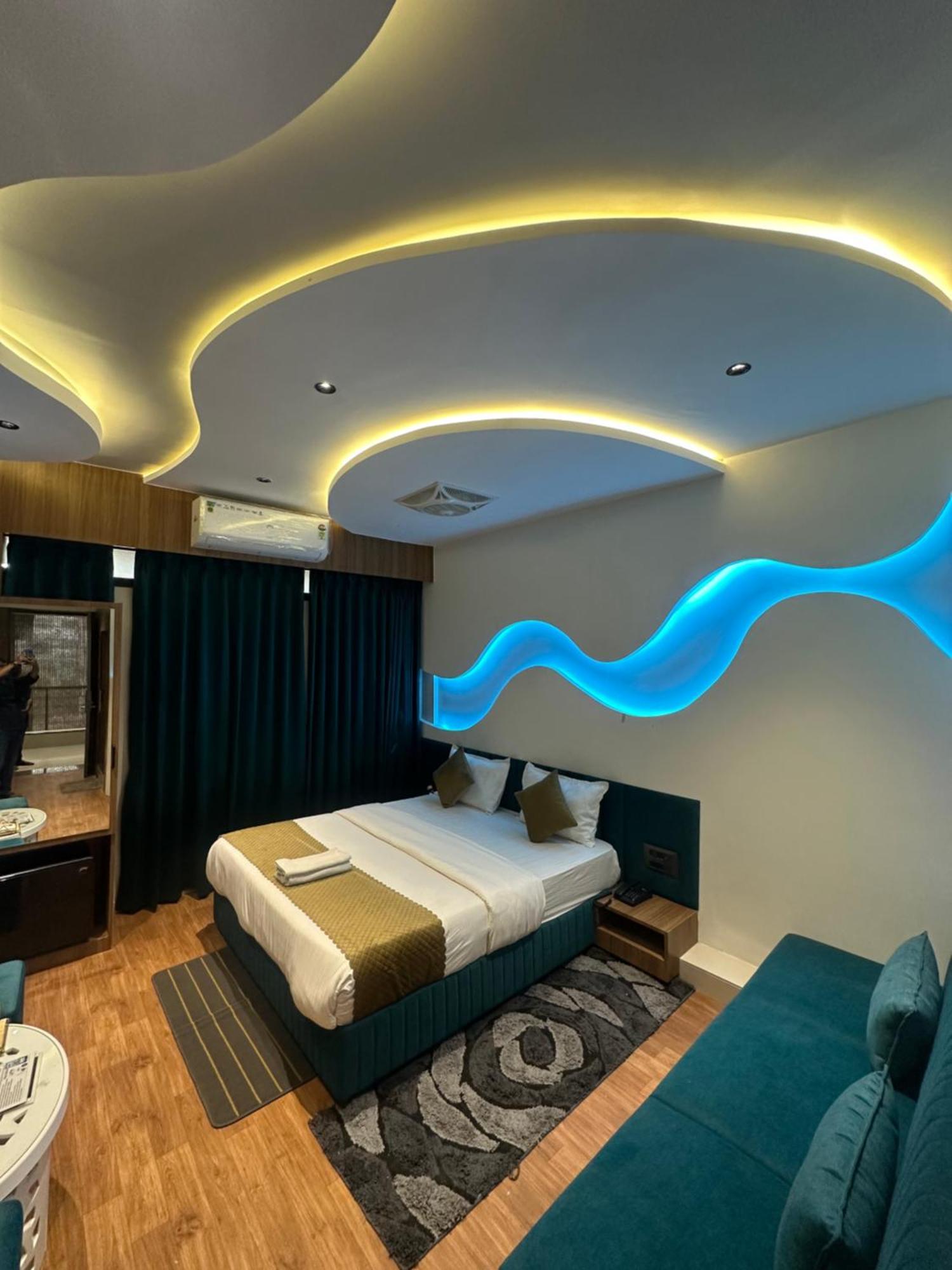Hotel Victoria Prime 苏拉特 外观 照片