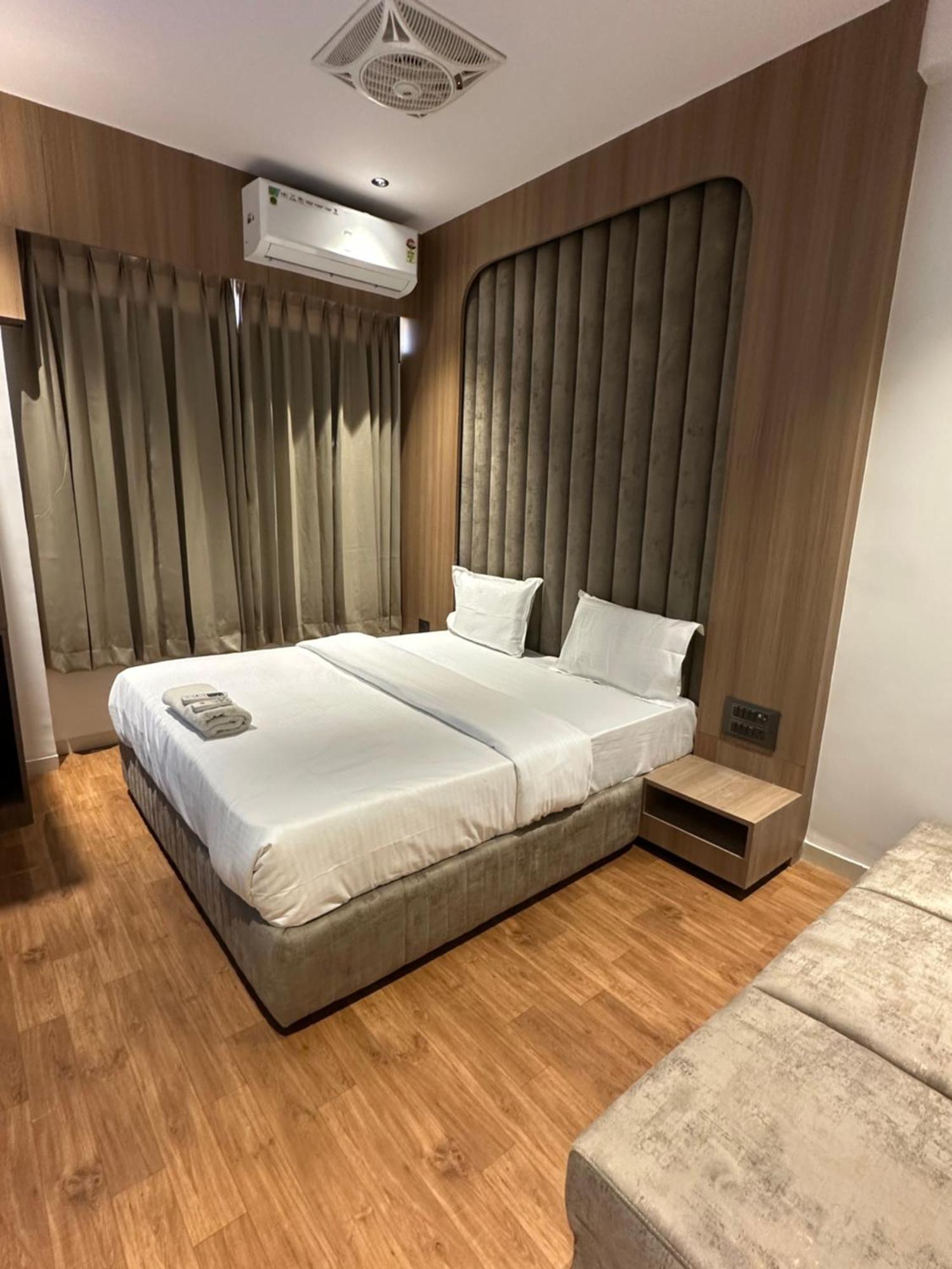 Hotel Victoria Prime 苏拉特 外观 照片