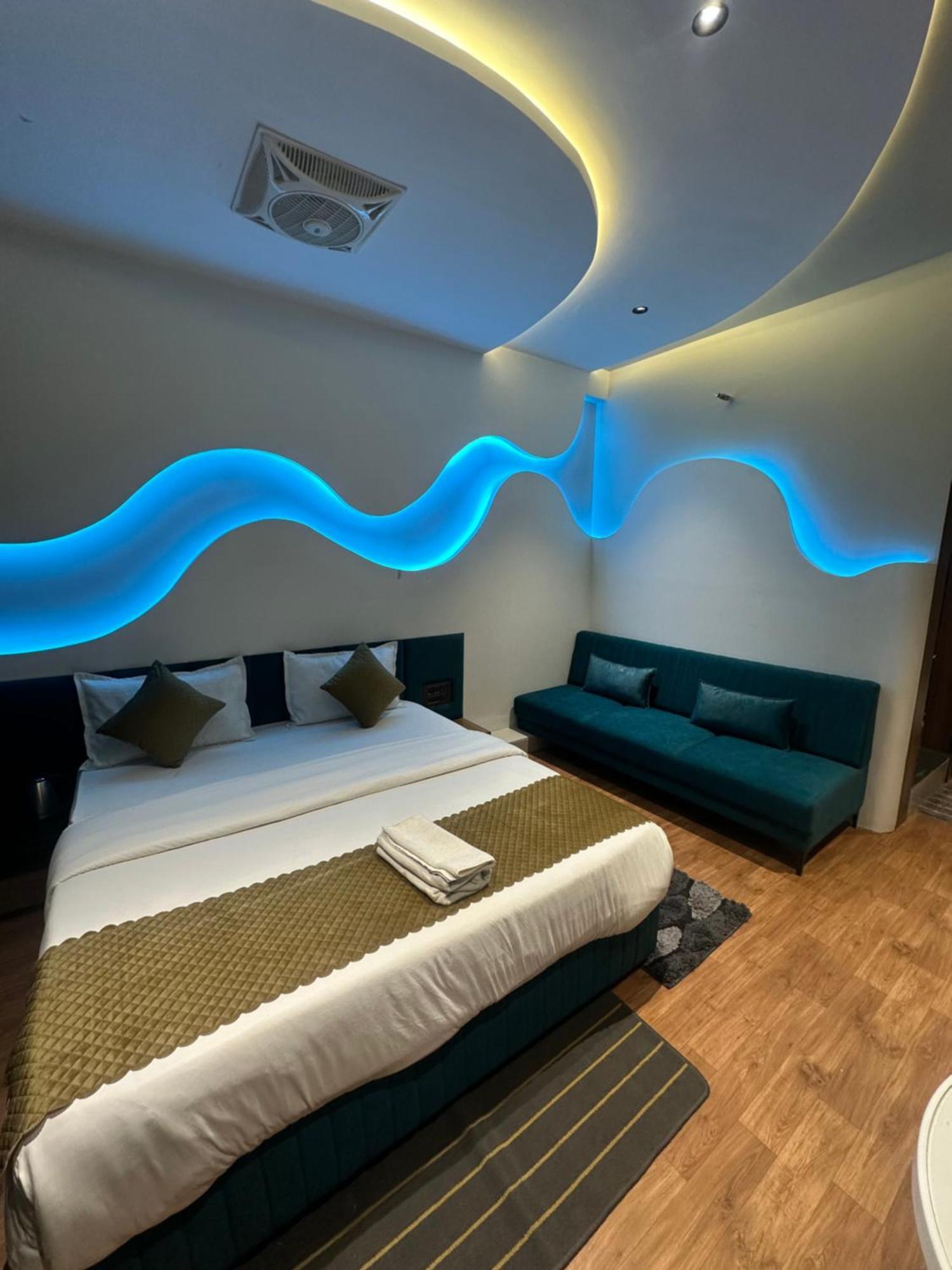 Hotel Victoria Prime 苏拉特 外观 照片