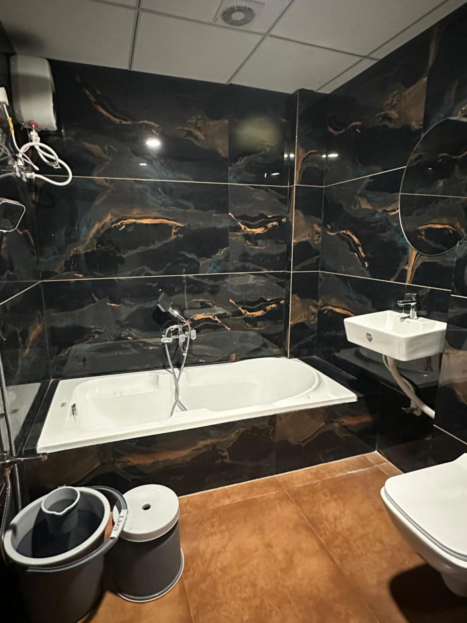 Hotel Victoria Prime 苏拉特 外观 照片