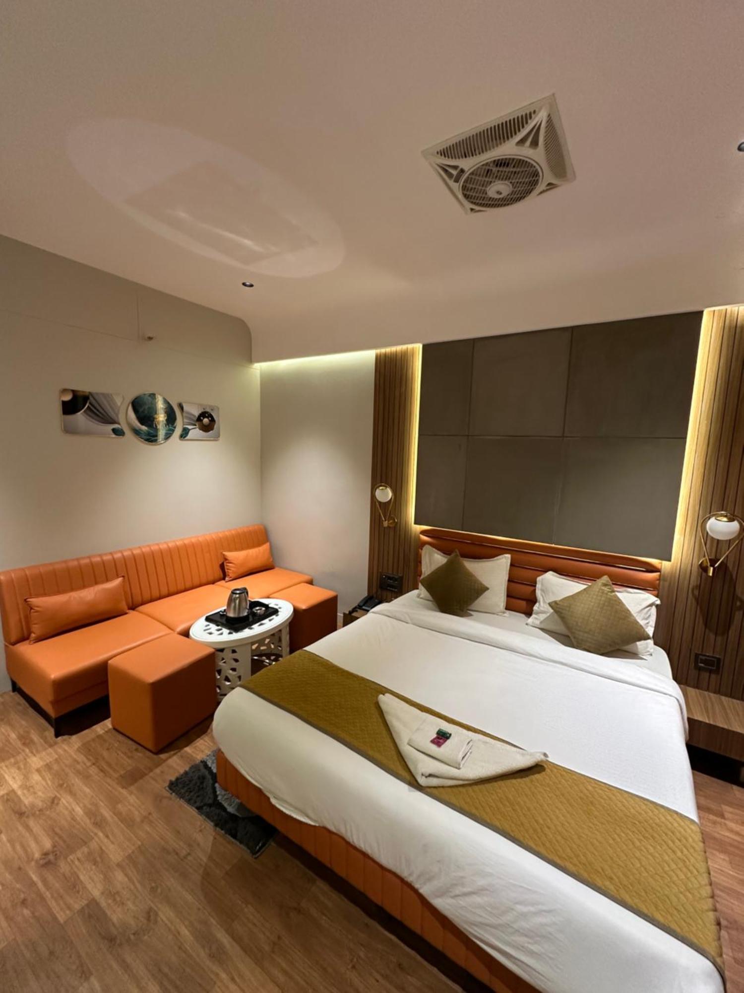 Hotel Victoria Prime 苏拉特 外观 照片